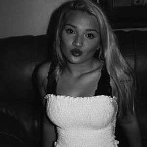 Meet your Posher, Ella